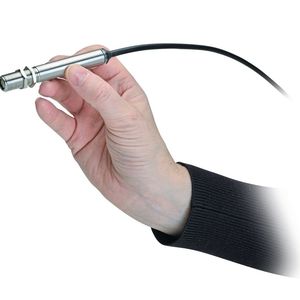 The FI (Fully Integrated) thermometer is a fully integrated compact pyrometer and is suitable for contactless infrared temperature measurement of objects from -40 to +1100 °C at an ambient temperature of up to 80 °C.(Image: Micro-Epsilon)