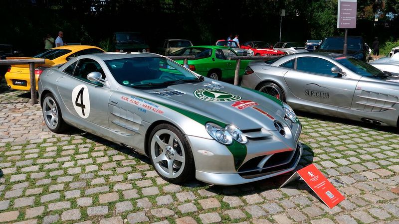 Mercedes-Benz SLR McLaren mit Farbgestaltung und Startnummer des Siegerwagens der Carrera Panamericana 1952, eines 300 SL der Baureihe W194 (Bild: Diehl – VCG)