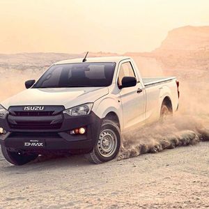 (Isuzu)