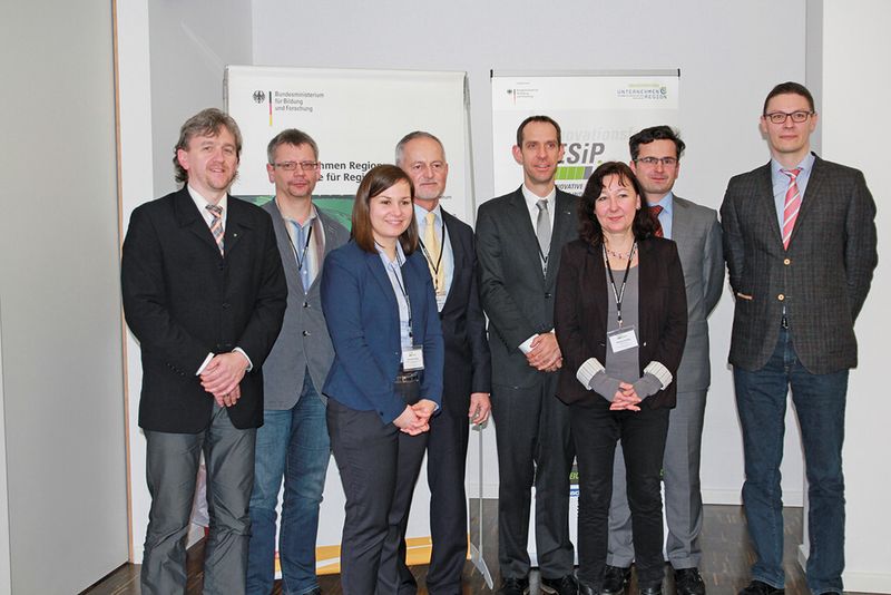 Die Mitglieder des Kernteams des Innovationsforums Esipinno zeigten Ende Januar die Motivation und Ergebnisse der Workshops auf. Die erarbeiteten Lösungsansätze zu  Energiespeicherkonzepten für die industrielle Produktion werden in vier Verbundprojekten fortgeführt. (Bild: Nuissl)