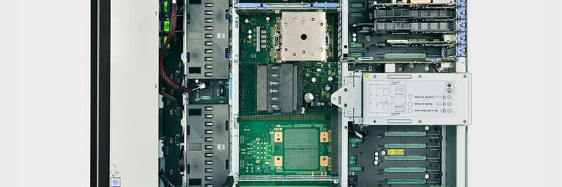 „IBM Power S1014“ ist ein „Power-10“-basierter Server auf vier Höheneinheiten mit einem Sockel. Er ist gedacht für geschäftskritische Workloads unter „IBM AIX“, „IBM i“ und Linux.  