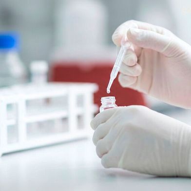 Olivia Merkel, Professorin für Drug Delivery im Department Pharmazie der LMU, erhielt 150.000 Euro vom Europäischen Forschungsrat für ihre Forschung zu neuartigen RNA-Nanocarriern. (Symbolbild) (Bild: Erwin Bosman / Pixabay)