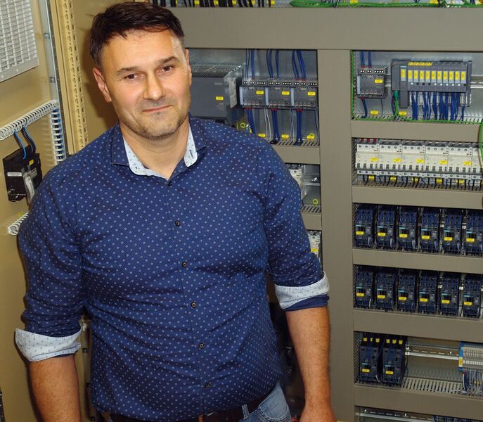Für Josef Adam, Projektleiter bei SIT Log, schaffen die digitalen Informationen, die Siemens zu seinen Geräten liefert, die Grundlage zum Verschlanken und Beschleunigen des gesamten Engineerings. (Siemens)