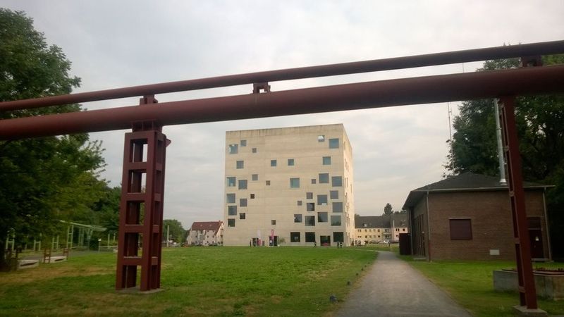 Das Sanaa-Gebäude, in dem die Konferenz stattfand, gilt seit seiner Errichtung 2006 als ein architektonisches Meisterwerk mit bahnbrechendem Energiekonzept. (Zwettler, konstruktionspraxis)