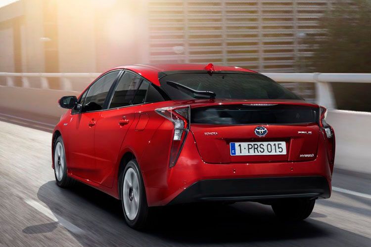 Der Prius verbraucht nach NEFZ nur noch 3,0 l/100 km und dürfte sich im Alltag wie sein Vorgänger mit vier bis fünf Litern zufrieden geben. (Foto: Toyota)