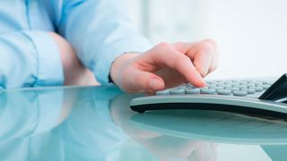 Unternehmen im produzierenden Gewerbe legen besonders viel Wert auf schnelle Finanzierungs­entscheidungen. (©pictworks - stock.adobe.com)