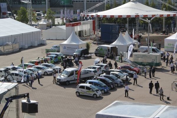 Bertha Benz Challenge 2012, 1. Tag: Präsentation der teilnehmenden Fahrzeuge auf dem Freigelände der Frankfurter Messe (Ulrich Steinlechner)
