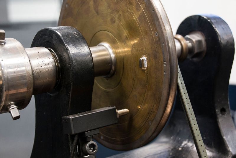 Sensoren am Drehteil, Antriebsrad und Positionssensoren... (K.Juschkat/konstruktionspraxis)