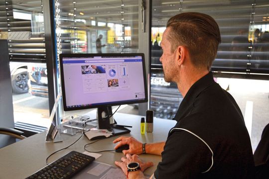 Die Serviceberater im Autohaus Gitter sparen mit dem neuen DMS viel Zeit bei der Anlage von Aufträgen. Die Serviceberater im Autohaus Gitter sparen mit dem neuen DMS viel Zeit bei der Anlage von Aufträgen.