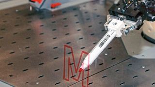 Durch seine hohe Flexibilität und Präzision ist der wandlungsfähige Roboter für unterschiedlichste
Aufgabenstellungen geeignet. (Michael Liebmann)