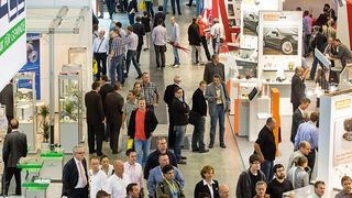 Die AMB ist der Treffpunkt der Metallbearbeiter (im Bild: Blick in Halle 1, AMB 2012). (Bild: Landesmesse Stuttgart)