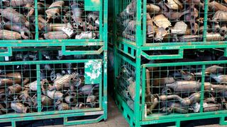 Gebrauchte Katalysatoren sind ein begehrtes Gut: Sie enthalten wertvolle Edelmetalle, die sich recyceln und wiederverwenden lassen. (Bild: Dominsky – »kfz-betrieb«)