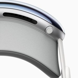 Das Lichtsiegel der Apple Vision Pro besteht aus einem weichen Stoff und ist in mehreren Formen und Größen erhältlich. (Bild:  Apple)