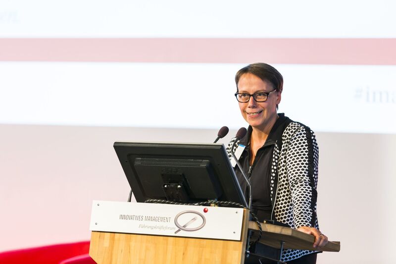 Die Werkstatt 2 leitete Dr. Christina Reinhardt, Kanzlerin der Ruhr-Universität Bochum. Auf der Agenda stand das Thema „Führung in Zeiten der Digitalisierung: Wie nehmen wir die Mitarbeiter mit und verhindern Stückwerk?“ (MACH AG)