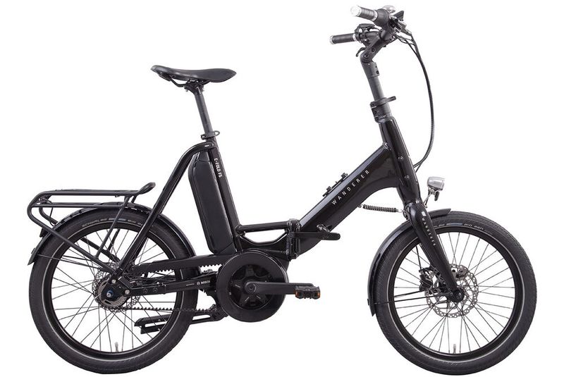 Wanderer bietet mit dem E-Fold F5 ein ebenso praktisches wie alltagstaugliches E-Faltrad an, das die guten Rolleigenschaften von 20-Zoll-Reifen mit dem kräftigen Schub des „Bosch Performance Cruise“-Motors vereint. Der solide Alu-Rahmen in Einheitsgröße lässt sich sehr kompakt zusammenklappen. Mit 150 mm Verstellbereich kann die Lenkerhöhe im Handumdrehen optimal justiert werden. (Bild: German Design Award/Wanderer)