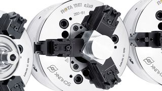 Pronto Prismenbacken von Schunk ermöglichen auf Backenfuttern eine flexible Spannung unterschiedlichster Werkstückgeometrien. Innerhalb von 15 Sekunden lässt sich ein kompletter Backensatz präzise wechseln. (Schunk)