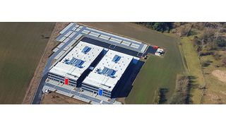 Die ersten beiden Hallen stehen schon: Hier in Karlstein-Großwelzheim soll die größte Akkufertigung Europas entstehen. (Bild: BMZ)