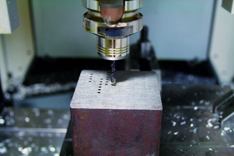 Bild 3: Ob in Stahl, VA-Werkstoffen oder Aluminium – selbst mit kleinsten Werkzeugen erfolgt die Innenschmierung zuverlässig. Bild: HPM Technologie (Archiv: Vogel Business Media)