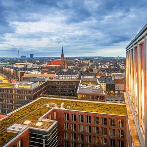 An der TU Dortmund kann man beispielsweise Bauingenieurwesen, Maschinenbau oder Wirtschaftsingenieurwesen studieren. Wer in Dortmund seinen Abschluss als Ingenieur macht, verdient anschließend durchschnittlich 49.880 Euro als Einstiegsgehalt.(Bild:  Marcus Retkowietz - stock.adobe.com)