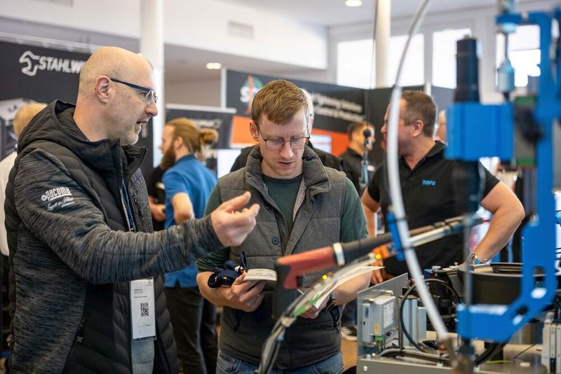 Im Mittelpunkt standen wieder viele Fachgespräche zwischen Besuchern und Ausstellern. (Bild: PHOTOVISION-DH GmbH)