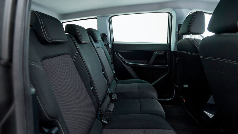 Der Fond bietet eine variable Sitzbank mit drei Einzelsitzen. (Sono Motors)