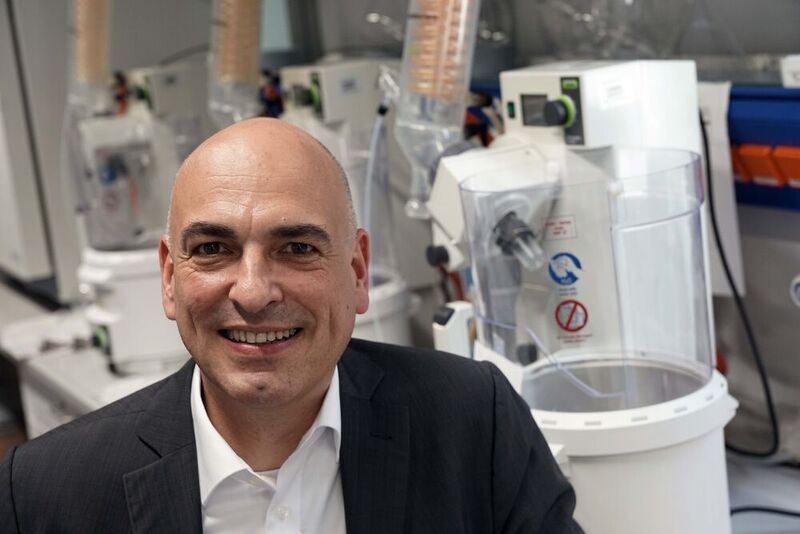 Der Jenaer Chemiker Prof. Dr. Ulrich S. Schubert ist Sprecher des neuen Schwerpunktprogramms „Polymer-basierte Batterien“. (Friedrich-Schiller-Universität Jena)