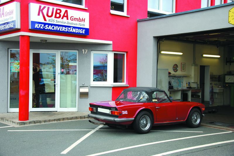 „Einmal H bitte“: Triumph TR6 beim KÜS-Partner „Kuba“ zur H-Kennzeichen-Abnahme.  (Foto: Dominsky)
