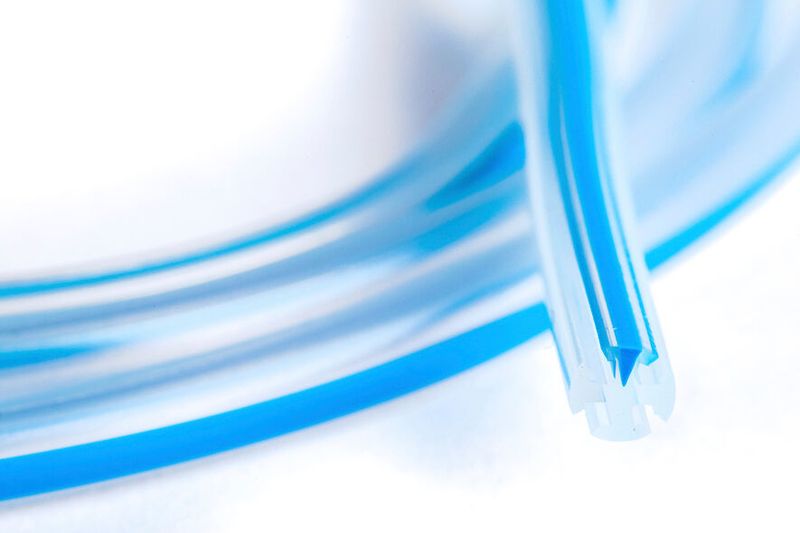 Geotrans heißt ein innovatives Extrusionsverfahren, das Trelleborg entwickelt hat. Geometrieveränderungen während der Herstellung medizinischer Produkte seien damit möglich. Diese Möglichkeit zur Produktveränderung bei laufender Fertigung spart laut Trelleborg Zeit und Kosten. Außerdem würden lauernde Fehlerteufel frühzeitig eliminiert. (Trelleborg)