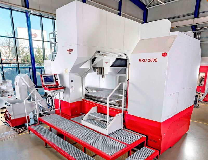 The new Roeders RXU 2000 milling and grinding centre from Hurco Europe. 