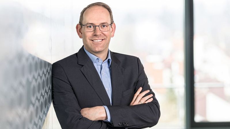 JLR-Deutschland-Geschäftsführer Jan-Kas van der Stelt rechnet mit einem erfolgreichen Jahr 2024 für die Land-Rover-Marken Defender, Range Rover und Discovery.(Bild:  SARAH KASTNER FOTOGRAFIE)