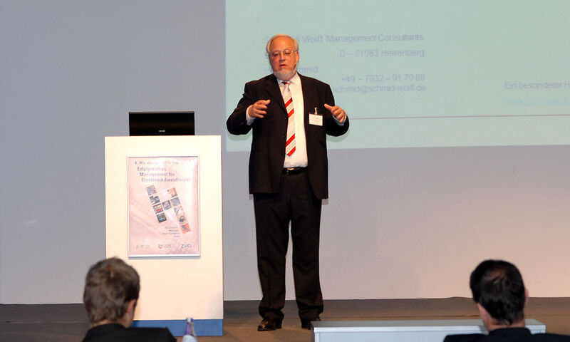 Mit seinem Vortag eröffnete Heinz Schmid die Diskussion: In der Koperation von EMS-Anbietern mit Bauelementedistributoren steckt Potenzial (Archiv: Vogel Business Media)