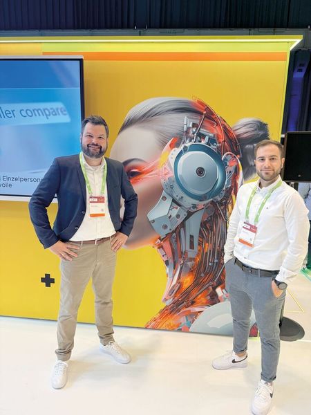 KI-Lösungen und interaktive Showcases zeigen Dominik Lange (l.) und Giuseppe Blanda (ALSO). (Bild: Vogel IT-Medien GmbH)