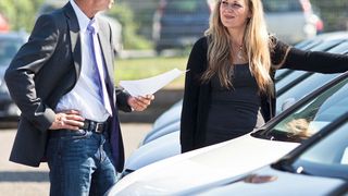 Die Debatte um eine mögliche Kaufprämie führt aktuell dazu, dass potenzielle Käufer abwarten. (Bild: Promotor/Volz)