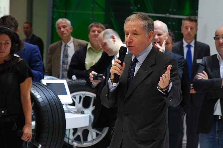 Große Prominenz am Michelin-Stand: FIA-Präsident Jean Todt enthüllte den neuen Monoposto für die FIA-Formula E. (Foto: Rosenow)