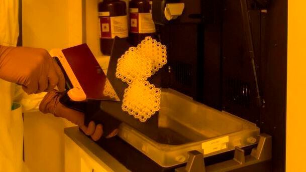 Der Asia Research Hub in Singapur ist Evoniks Innovationszentrum für neue gebrauchsfertige Photopolymere, die sich für die Open-Source-DLP-3D-Drucker von Asiga eignen.(Bild:  Evonik)