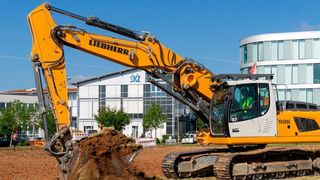 Ein Spatenstich der größeren Art: Am 15. Mai erfolgte in Würzburg der Baustart für die neue Modellfabrik des SKZ. Die Einrichtung soll die Zukunft aller Aspekte der Kunststoffverarbeitung über die Grenzen Deutschlands hinweg kräftig mit beeinflussen, heißt es.  (SKZ)