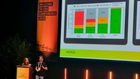 Saloni Narang und Saiyam Pathak erklären auf der „Container Days Conference 2025” in Hamburg Kubernetes als Zuhause für KI-Workloads. (Bild: Daniel Schrader / Vogel IT-Medien)