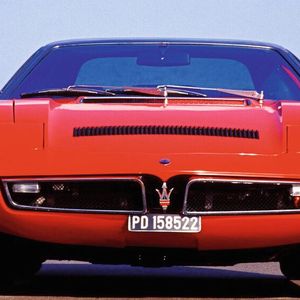 Höhere Verkaufszahlen verhinderte auch die Tatsache, dass der Bora lange Zeit nicht die US-amerikanischen Zulassungsbestimmungen hinsichtlich Außengeräusch, Abgase und  Sicherheit (Stoßstangen) erfüllte. (Bild:  Maserati)