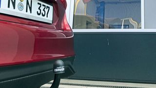 Anhängerkupplungen sind klassische Nachrüstartikel, gerade bei Fahrzeugen aus dem asiatischen Raum sind sie meist nur als „Hafenoption“ erhältlich. (Holz)