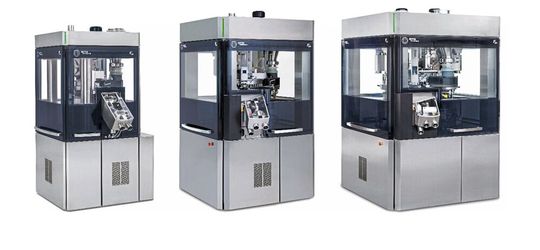 Die i Serie mit der F10i für kleine Chargen, der F20i als Allrounder und dem Doppelrundläufer F30i (v.l.n.r.). Die Serie ist staubdicht und lässt sich für Containment-Anforderungen konfigurieren.(Bild:  Fette Compacting)