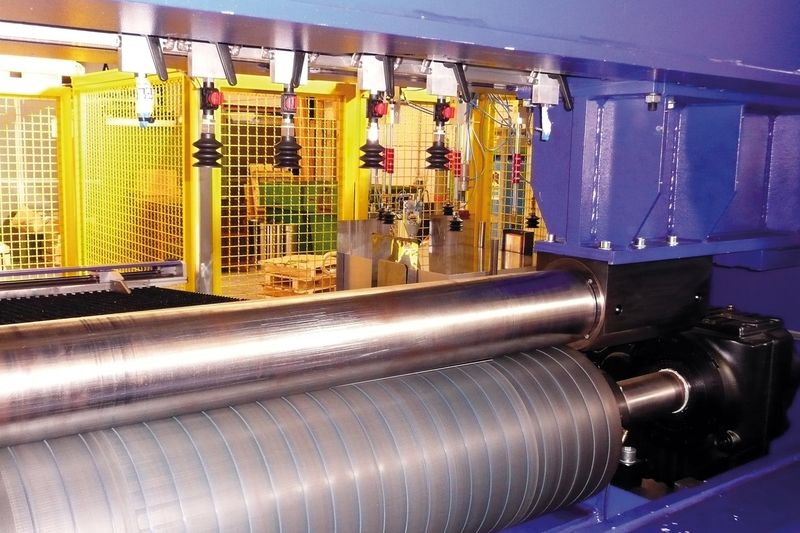 Die beiden Walzen der Weil-RMA-400-Rundemaschine sorgen für ein rundes Rohr; die Rohrlänge ist dabei durch die Walzenbreite von 1000 mm begrenzt. Bild: Kuhn (Archiv: Vogel Business Media)