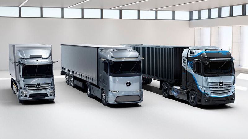 Die ersten E-Lkw sind bereits auf der Straße oder zumindest angekündigt. Doch die Infrastruktur fehlt.(Bild:  Daimler Truck)