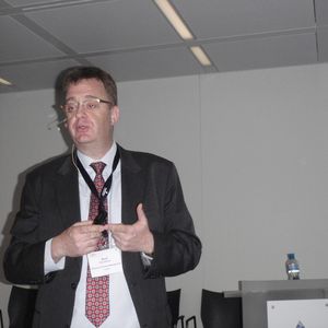 Roel Van Doren, President Emerson Process Management Europe, begrüßte die Fachpresse im neuen Firmengebäude in Baar/Schweiz und präsentierte die „Global Support Service Initiative“, bevor anschließend Kundenvertreter über ihre Erfahrungen berichteten. Die Referenten und Projekte stellen wir in der Bildergallerie vor.