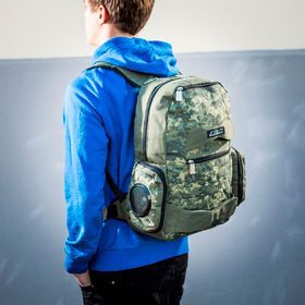Der Fydelity Classic Stereo Rucksack hat einen eingebauten Verstärker und zwei Lautsprecher. Bei www.radbag.de kostet der Rucksack 59,95 Euro und ist mit Smartphones, MP3-Player oder anderen Geräten mit 3,5mm-Klinkenbuchse kompatiebel. (Bild: www.radbag.de)