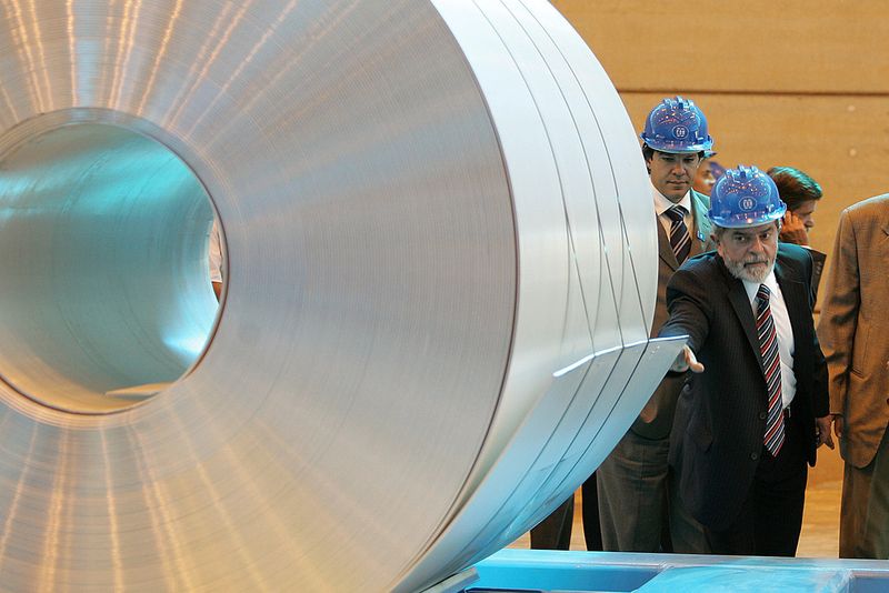Aluminium: Die Risikoklasse ist mittel. Einsatzfelder: Luft- und Raumfahrt, Fahrzeugbau, Elektroindustrie, Verpackungen. Zukunftsrelevan: Mittelhoch wegen der hohen Bedeutung im Bereich klassischer Industrieprodukte. Politisches Risiko: in westlichen Staaten vorhanden, riskant ist, dass China bedeutende Lagerstätten hat und diese strategisch nutzen könnte. (Bild: Ricardo Stickert PR unter CC-BY-SA 3.0 Lizenz, wikicommons)
