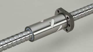 Im Zentrum der Messepräsentation wird die Weltpremiere neue Baureihe von Kugelgewindetrieben stehen, die im Hinblick auf die Abmessungen, d.h. die Flanschform und die Befestigungsbohrungen, den Anforderungen von DIN 69051 entspricht. (NSK)