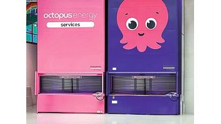 Hänel-Lagerlifte verbinden technische Funktionalität mit individuellem Corporate Design und werden so zu repräsentativen Markenbotschaftern. (Bild: Hänel)