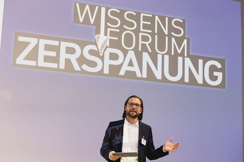 MM Chefredakteur Benedikt Hofmann führte durch den Tag. (Bild: Stefan Bausewein)