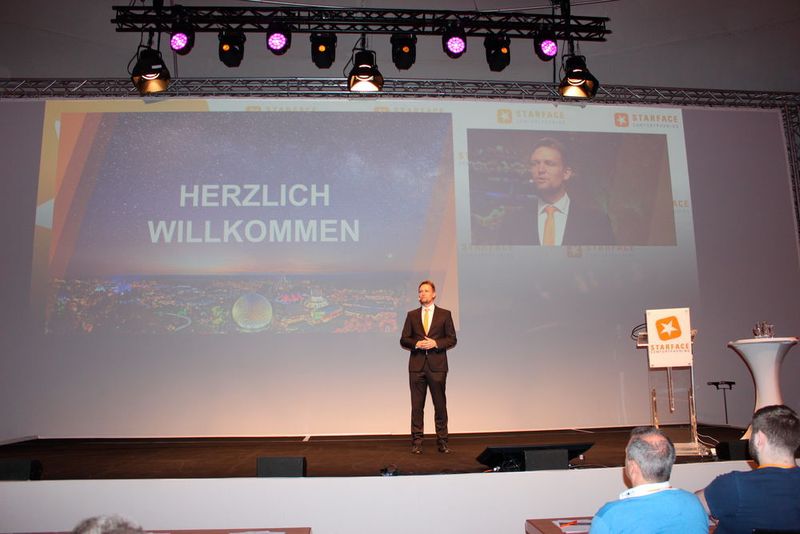 Die Eröffnungs-Keynote hielt Geschäftsführer Florian Buzin. (Vogel IT-Medien)
