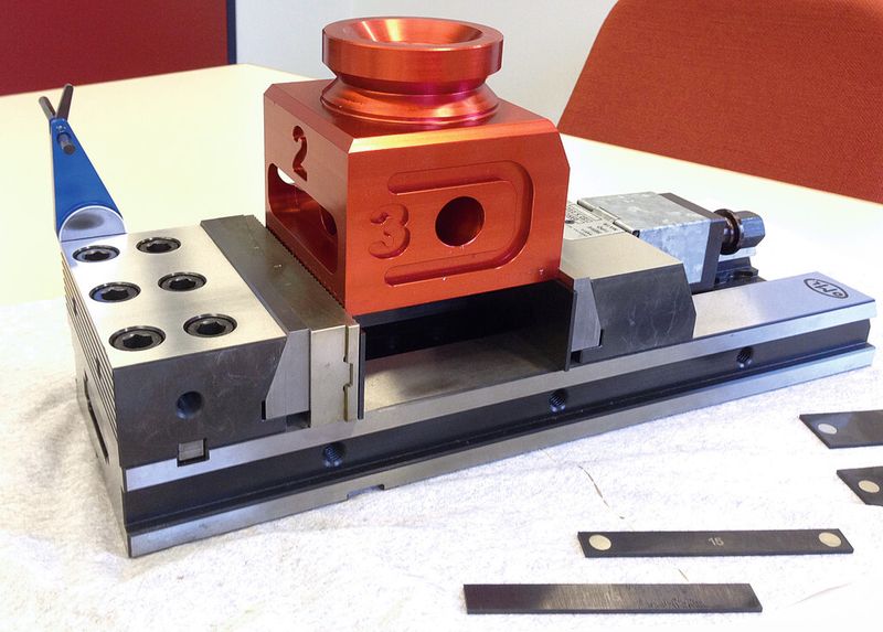 Bild 1: Voraussetzung für eine störungsfreie Mehrseiten- und Komplettbearbeitung auf Bearbeitungszentren ist ein möglichst allseitiger und ungehinderter Zugang zum Werkstück. (Bild: Claxx)